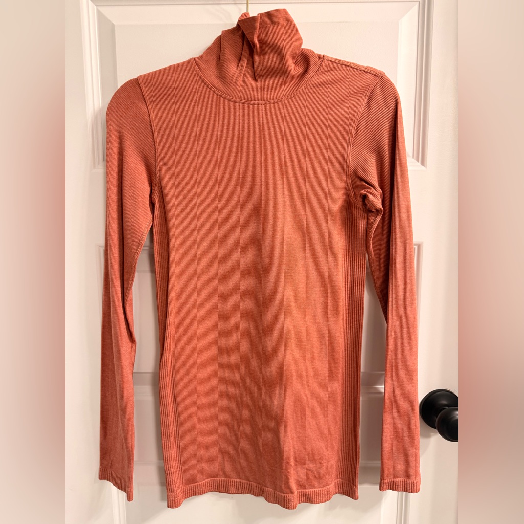 Lululemon Athletica Yin Vibes Turtleneck